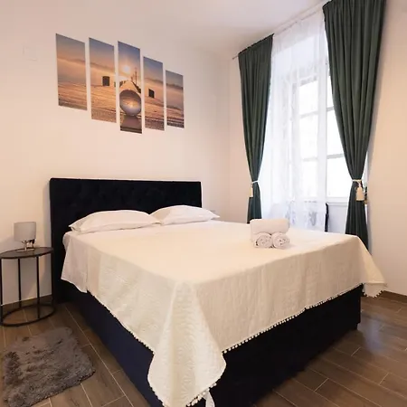 Apartament Throne Of 1 *