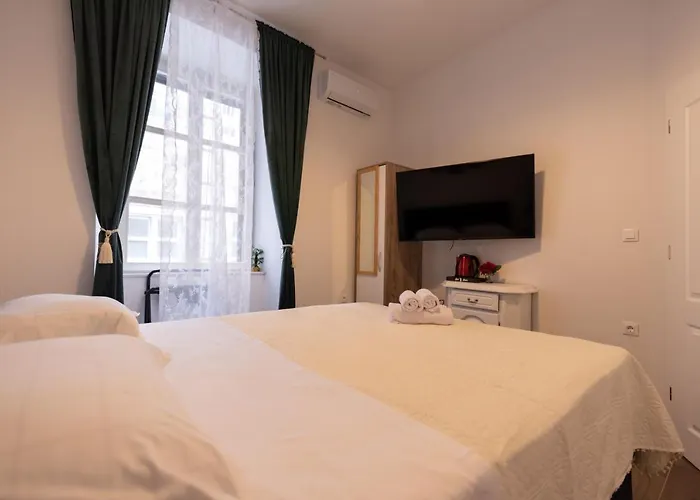 Throne Of 1 Apartament *