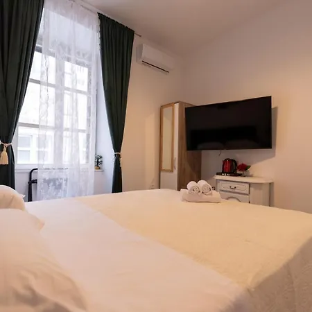 Throne Of 1 Apartman *